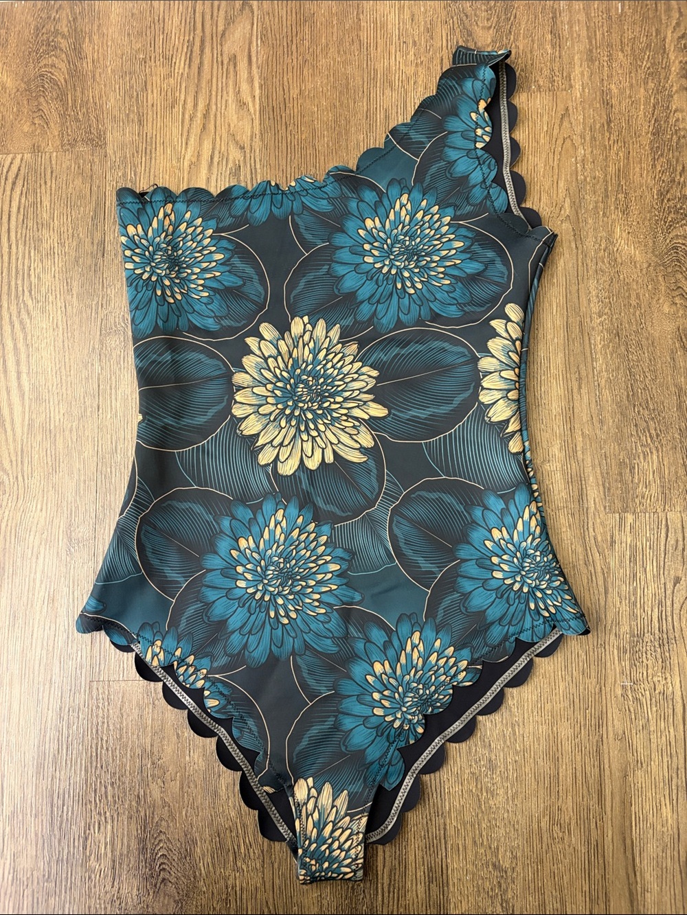 NWT Averie Nori Scalloped One-Piece - L - Picture 3 of 6
